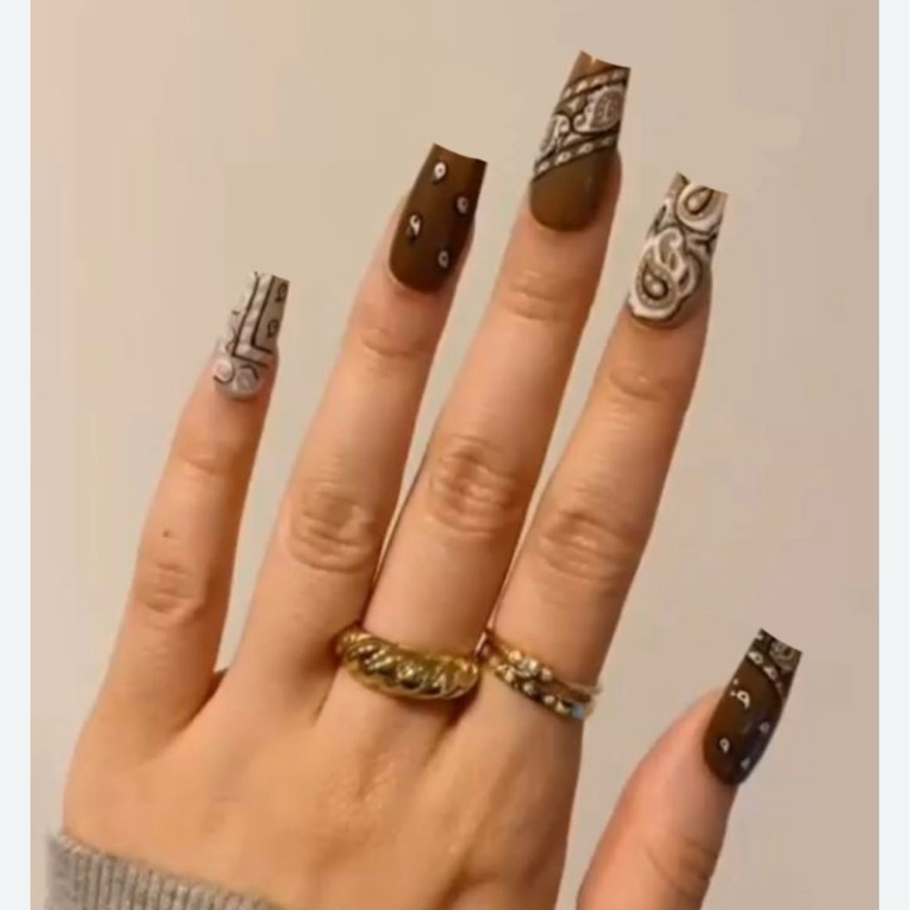 Gold Finger Trendy Design Nails